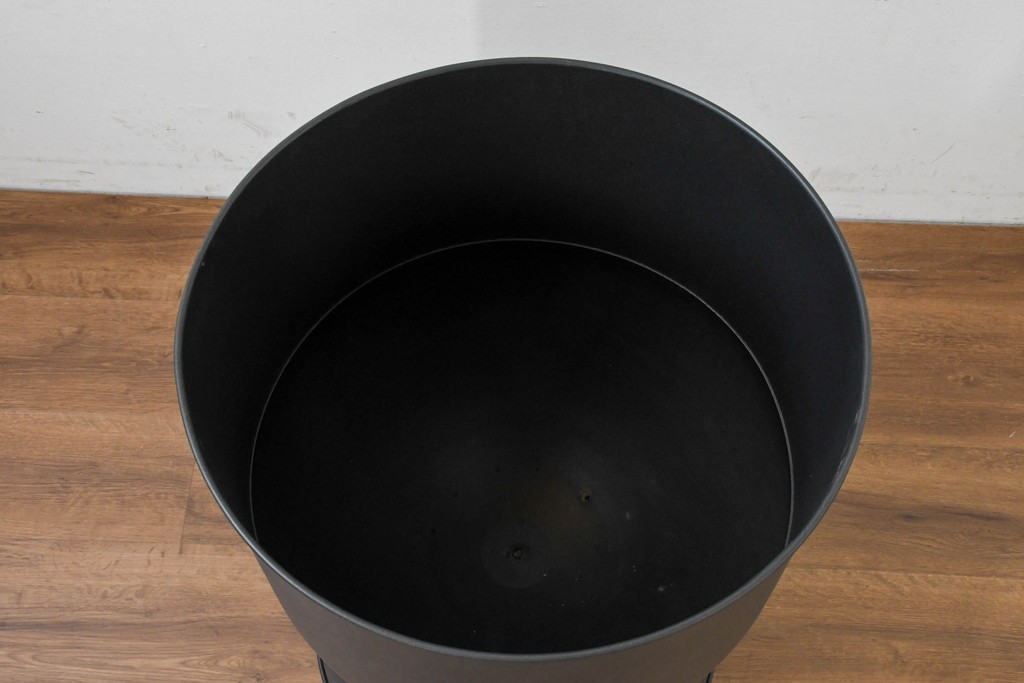 新古　展示品　未使用　北欧デザイン　特大!!　高さ600mmで上下どちらでも使えるモダンデザインのスチール製プランター　(R-088773)