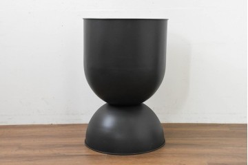 新古　展示品　未使用　北欧デザイン　特大!!　高さ760mmで上下どちらでも使えるモダンデザインのスチール製プランター　(R-088774)