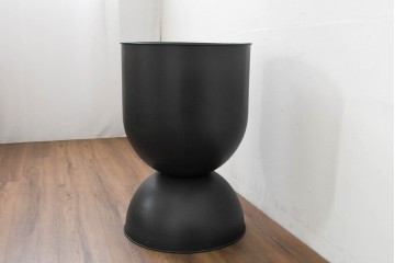 新古　展示品　未使用　北欧デザイン　特大!!　高さ760mmで上下どちらでも使えるモダンデザインのスチール製プランター　(R-088774)