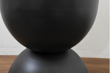 新古　展示品　未使用　北欧デザイン　特大!!　高さ760mmで上下どちらでも使えるモダンデザインのスチール製プランター　(R-088774)
