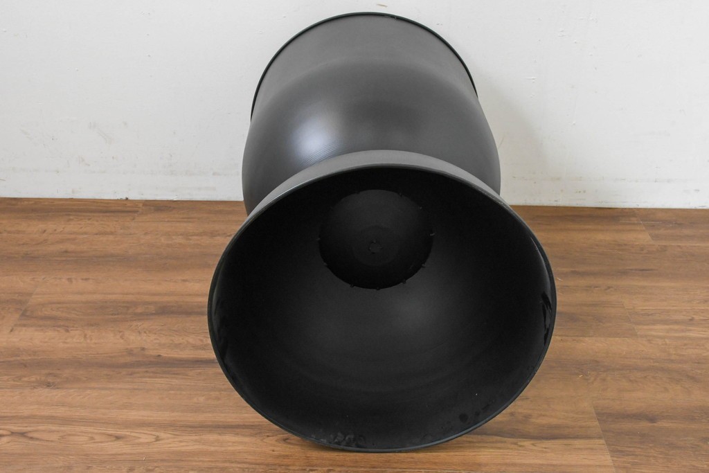 新古　展示品　未使用　北欧デザイン　特大!!　高さ760mmで上下どちらでも使えるモダンデザインのスチール製プランター　(R-088774)