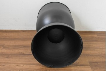 新古　展示品　未使用　北欧デザイン　特大!!　高さ760mmで上下どちらでも使えるモダンデザインのスチール製プランター　(R-088774)