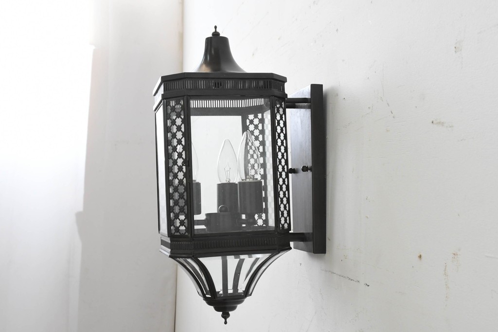 新古　展示品　高級品　真鍮製　格子装飾が魅力のウォールライト　(R-088779)