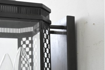 新古　展示品　高級品　真鍮製　格子装飾が魅力のウォールライト　(R-088779)