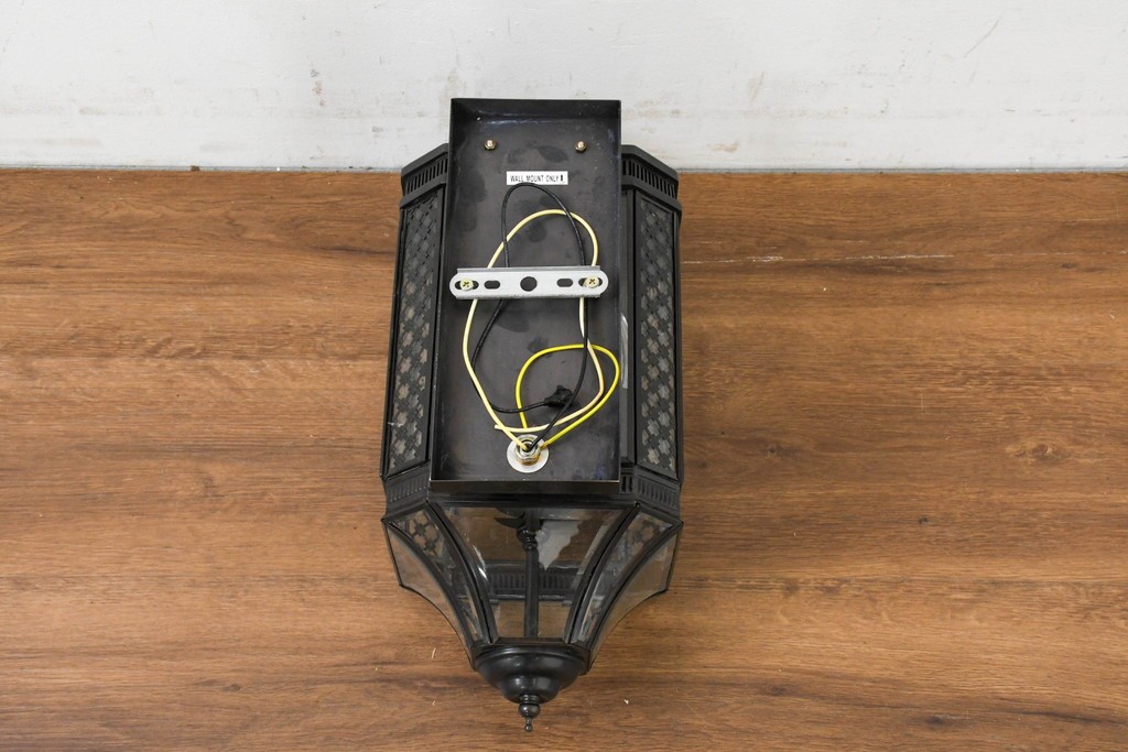 新古　展示品　高級品　真鍮製　格子装飾が魅力のウォールライト　(R-088779)