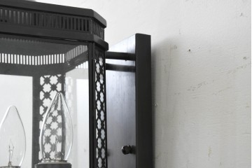 新古　展示品　高級品　真鍮製　格子装飾が魅力のウォールライト　(R-088780)