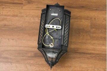 新古　展示品　高級品　真鍮製　格子装飾が魅力のウォールライト　(R-088780)