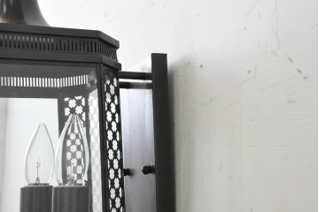 新古　展示品　高級品　真鍮製　格子装飾が魅力のウォールライト　(R-088781)