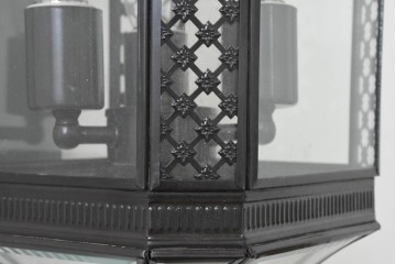 新古　展示品　高級品　真鍮製　格子装飾が魅力のウォールライト　(R-088781)