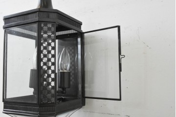 新古　展示品　高級品　真鍮製　格子装飾が魅力のウォールライト　(R-088781)