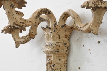 フランスアンティーク　アカンサスリーフ装飾が優雅な3灯壁掛けキャンドルホルダー　(R-088788)