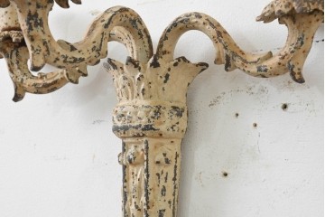 フランスアンティーク　アカンサスリーフ装飾が優雅な3灯壁掛けキャンドルホルダー　(R-088789)