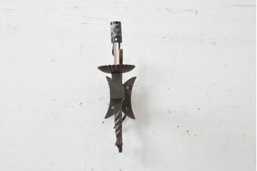 イギリスヴィンテージ　ロートアイアン　優美な渦巻き装飾とツイストデザインが映えるウォールライト　(R-088794)