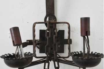 イギリスヴィンテージ　1950年頃　鍛鉄の古い罠(トラップ)を再構築したキャンドルスタンド型ウォールランプ　(R-088798)