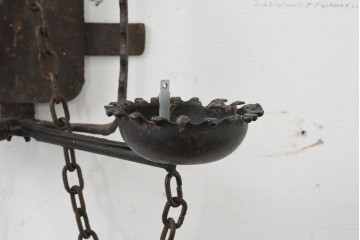 イギリスヴィンテージ　1950年頃　鍛鉄の古い罠(トラップ)を再構築したキャンドルスタンド型ウォールランプ　(R-088799)