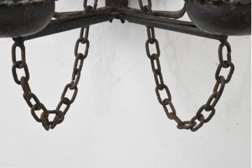 イギリスヴィンテージ　1950年頃　鍛鉄の古い罠(トラップ)を再構築したキャンドルスタンド型ウォールランプ　(R-088799)