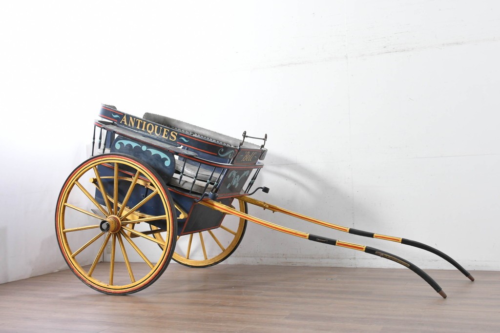 イギリスアンティーク　著名工房リペイント済み品　色鮮やかなペイントが目を引く馬車　(R-088802)