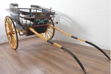 イギリスアンティーク　著名工房リペイント済み品　色鮮やかなペイントが目を引く馬車　(R-088802)