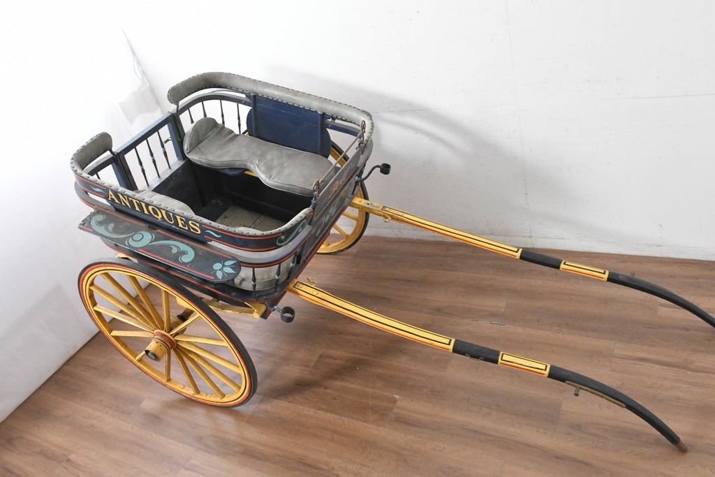 イギリスアンティーク　著名工房リペイント済み品　色鮮やかなペイントが目を引く馬車　(R-088802)