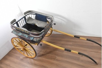 イギリスアンティーク　著名工房リペイント済み品　色鮮やかなペイントが目を引く馬車　(R-088802)