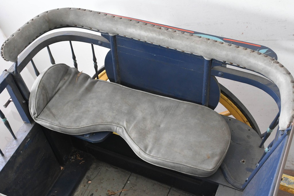 イギリスアンティーク　著名工房リペイント済み品　色鮮やかなペイントが目を引く馬車　(R-088802)