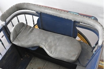 イギリスアンティーク　著名工房リペイント済み品　色鮮やかなペイントが目を引く馬車　(R-088802)