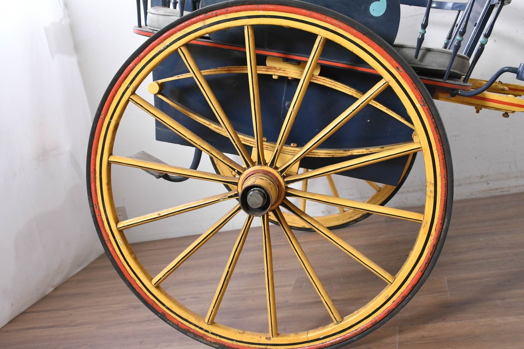 イギリスアンティーク　著名工房リペイント済み品　色鮮やかなペイントが目を引く馬車　(R-088802)