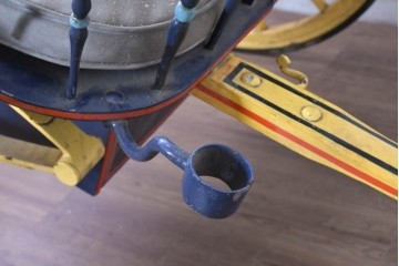 イギリスアンティーク　著名工房リペイント済み品　色鮮やかなペイントが目を引く馬車　(R-088802)