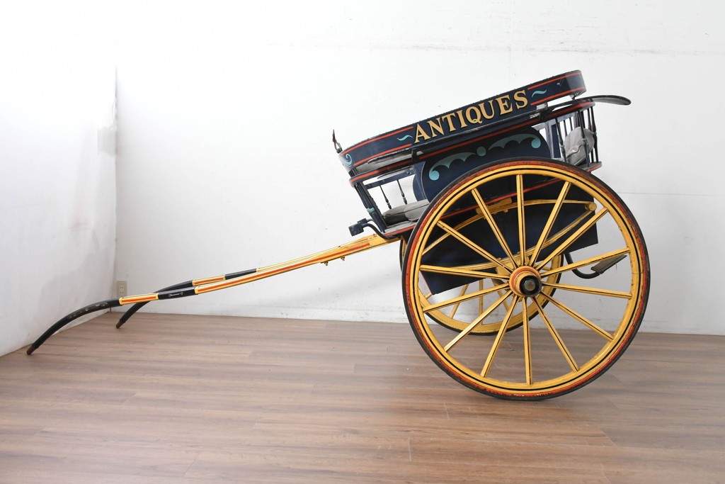 イギリスアンティーク　著名工房リペイント済み品　色鮮やかなペイントが目を引く馬車　(R-088802)