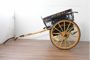 イギリスアンティーク　著名工房リペイント済み品　色鮮やかなペイントが目を引く馬車　(R-088802)
