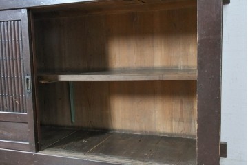 和製アンティーク　和の風格あふれる丸桟引き戸の二段重ね近江水屋箪笥　(R-088803)