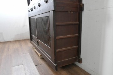 和製アンティーク　和の風格あふれる丸桟引き戸の二段重ね近江水屋箪笥　(R-088803)