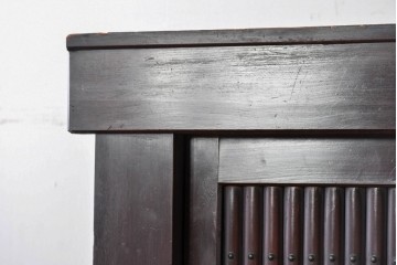 和製アンティーク　和の風格あふれる丸桟引き戸の二段重ね近江水屋箪笥　(R-088803)