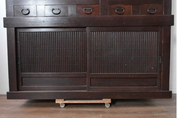 和製アンティーク　和の風格あふれる丸桟引き戸の二段重ね近江水屋箪笥　(R-088803)