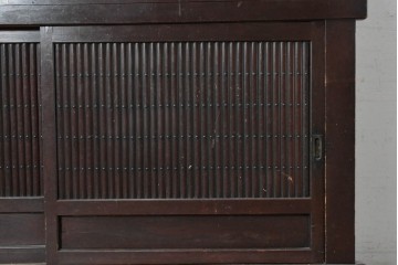 和製アンティーク　和の風格あふれる丸桟引き戸の二段重ね近江水屋箪笥　(R-088803)