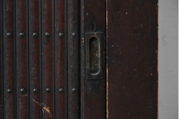 和製アンティーク　和の風格あふれる丸桟引き戸の二段重ね近江水屋箪笥　(R-088803)