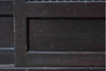 和製アンティーク　和の風格あふれる丸桟引き戸の二段重ね近江水屋箪笥　(R-088803)