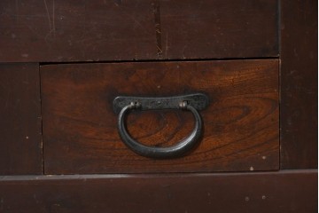 和製アンティーク　引き出し8杯付き　和の風格あふれる丸桟引き戸の近江水屋箪笥サイドボード　(R-088804)