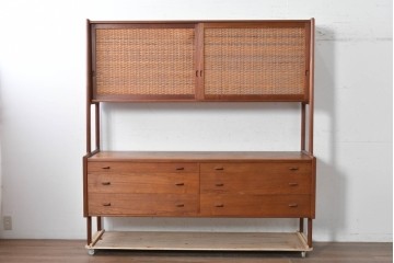 デンマークヴィンテージ　Hans J. Wegner(ハンス・J・ウェグナー)　RY20　チーク材　籐編み扉が魅力のキャビネット　(R-088806)