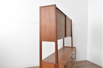 デンマークヴィンテージ　Hans J. Wegner(ハンス・J・ウェグナー)　RY20　チーク材　籐編み扉が魅力のキャビネット　(R-088806)