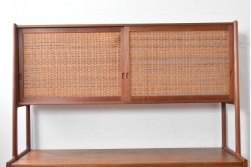 デンマークヴィンテージ　Hans J. Wegner(ハンス・J・ウェグナー)　RY20　チーク材　籐編み扉が魅力のキャビネット　(R-088806)