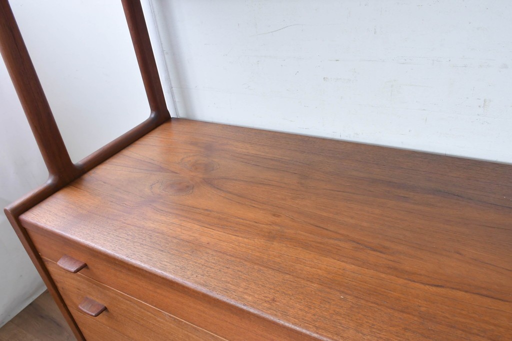 デンマークヴィンテージ　Hans J. Wegner(ハンス・J・ウェグナー)　RY20　チーク材　籐編み扉が魅力のキャビネット　(R-088806)