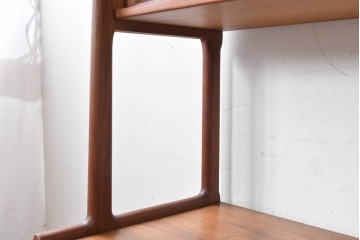 デンマークヴィンテージ　Hans J. Wegner(ハンス・J・ウェグナー)　RY20　チーク材　籐編み扉が魅力のキャビネット　(R-088806)