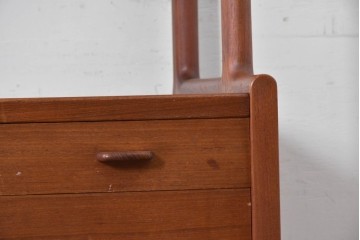 デンマークヴィンテージ　Hans J. Wegner(ハンス・J・ウェグナー)　RY20　チーク材　籐編み扉が魅力のキャビネット　(R-088806)