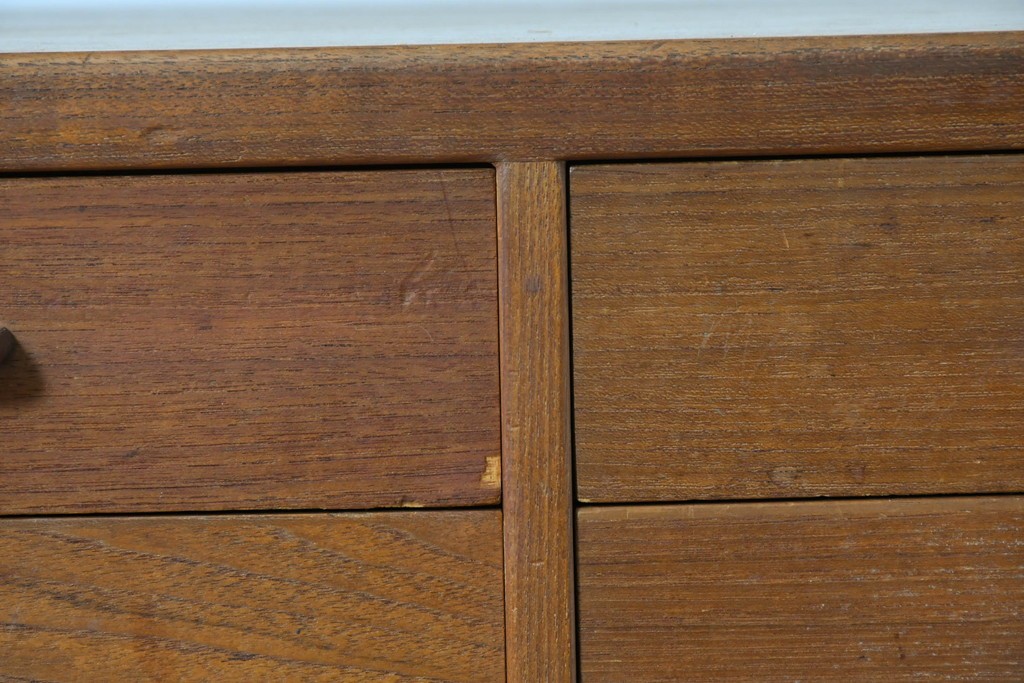 デンマークヴィンテージ　Hans J. Wegner(ハンス・J・ウェグナー)　RY20　チーク材　籐編み扉が魅力のキャビネット　(R-088806)