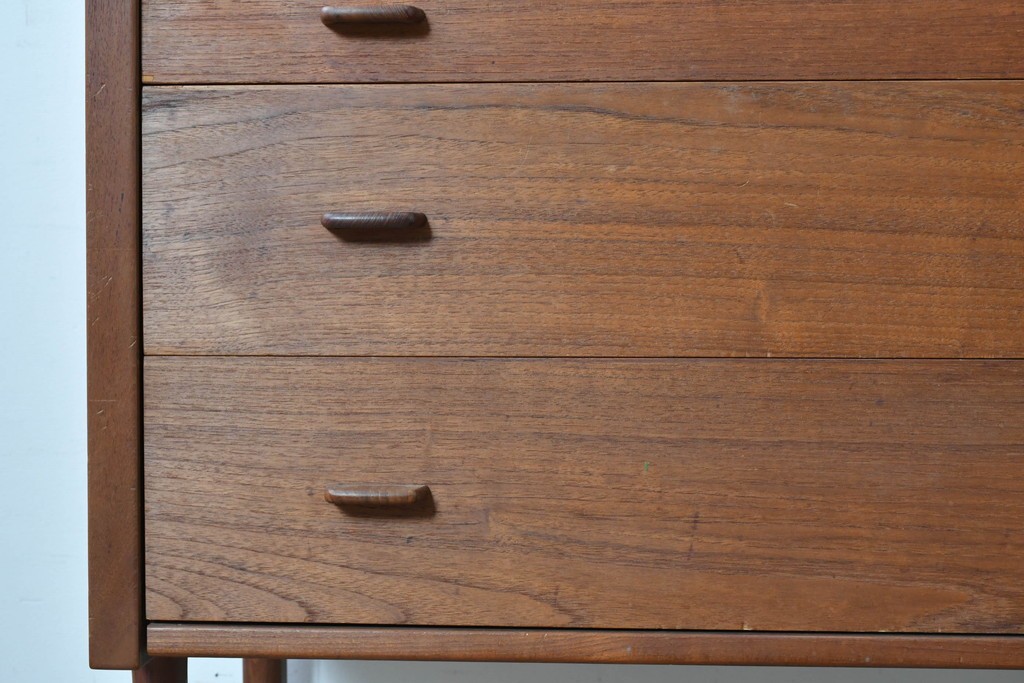 デンマークヴィンテージ　Hans J. Wegner(ハンス・J・ウェグナー)　RY20　チーク材　籐編み扉が魅力のキャビネット　(R-088806)