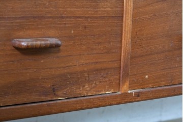 デンマークヴィンテージ　Hans J. Wegner(ハンス・J・ウェグナー)　RY20　チーク材　籐編み扉が魅力のキャビネット　(R-088806)