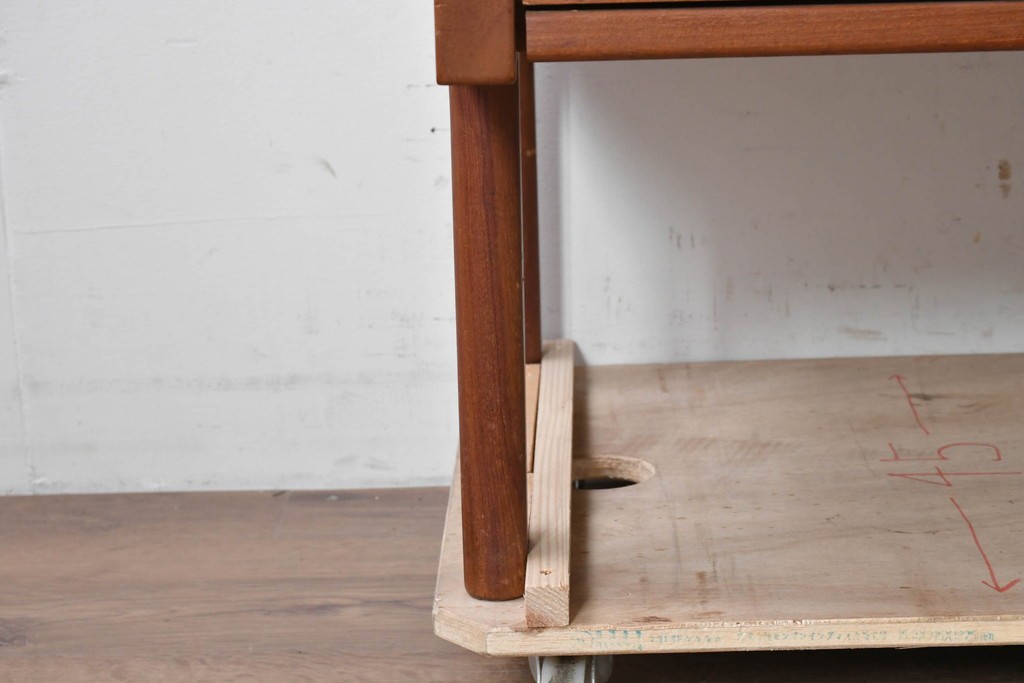 デンマークヴィンテージ　Hans J. Wegner(ハンス・J・ウェグナー)　RY20　チーク材　籐編み扉が魅力のキャビネット　(R-088806)