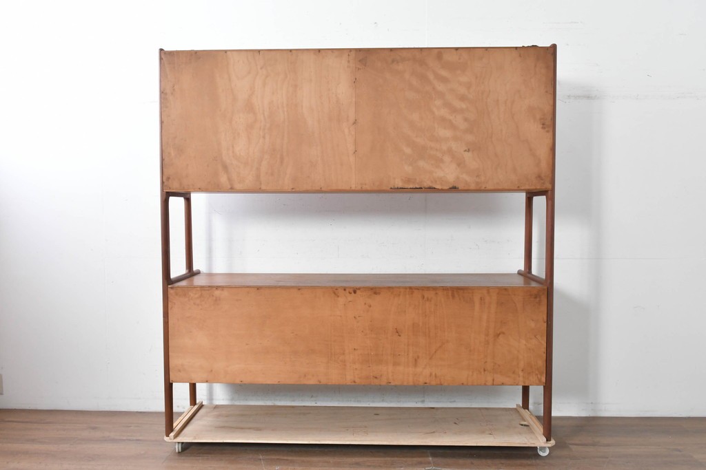 デンマークヴィンテージ　Hans J. Wegner(ハンス・J・ウェグナー)　RY20　チーク材　籐編み扉が魅力のキャビネット　(R-088806)