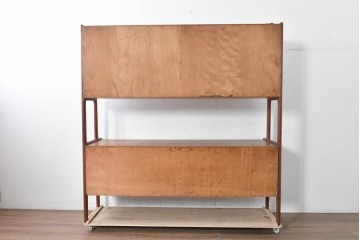 デンマークヴィンテージ　Hans J. Wegner(ハンス・J・ウェグナー)　RY20　チーク材　籐編み扉が魅力のキャビネット　(R-088806)